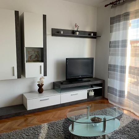 Apartman Madape Apartment Сесвете Екстериор снимка