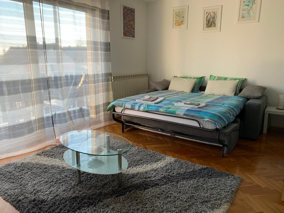 Apartman Madape Apartment Сесвете Екстериор снимка