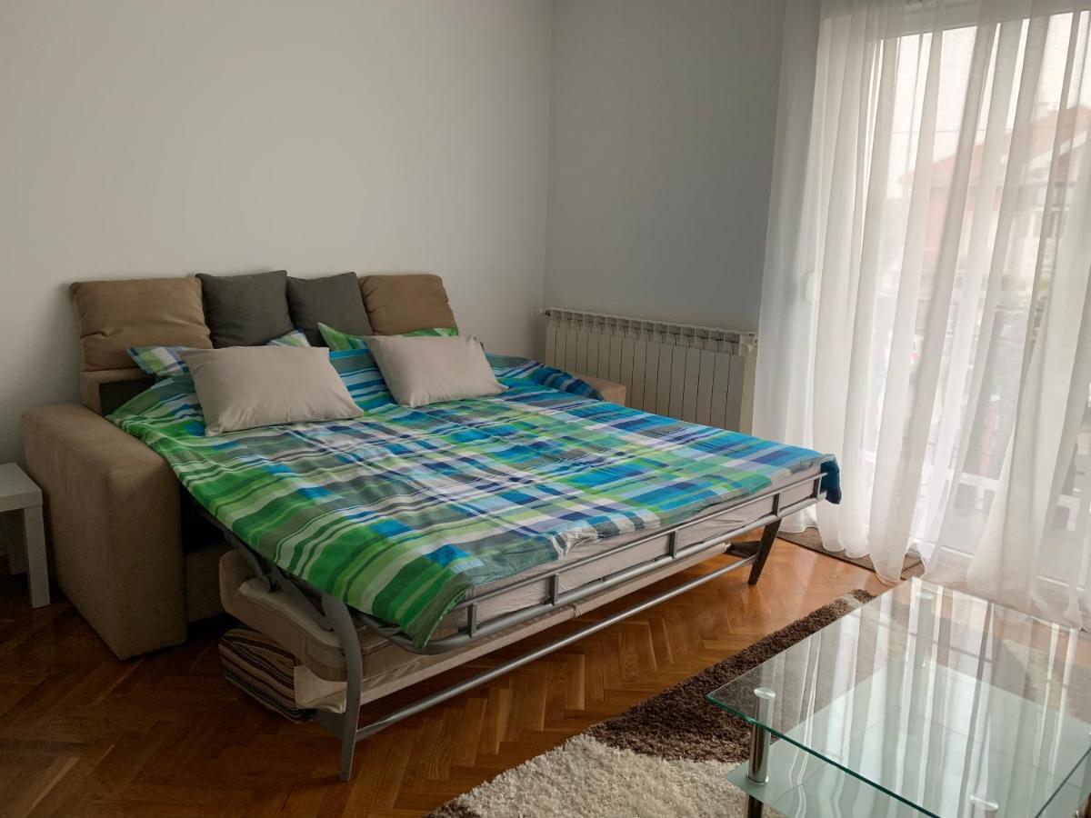 Apartman Madape Apartment Сесвете Екстериор снимка