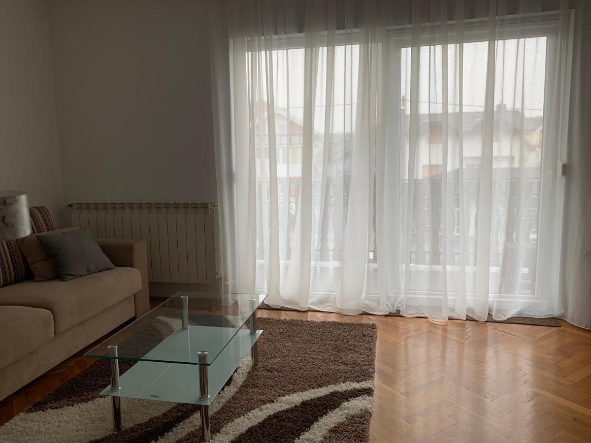 Apartman Madape Apartment Сесвете Екстериор снимка