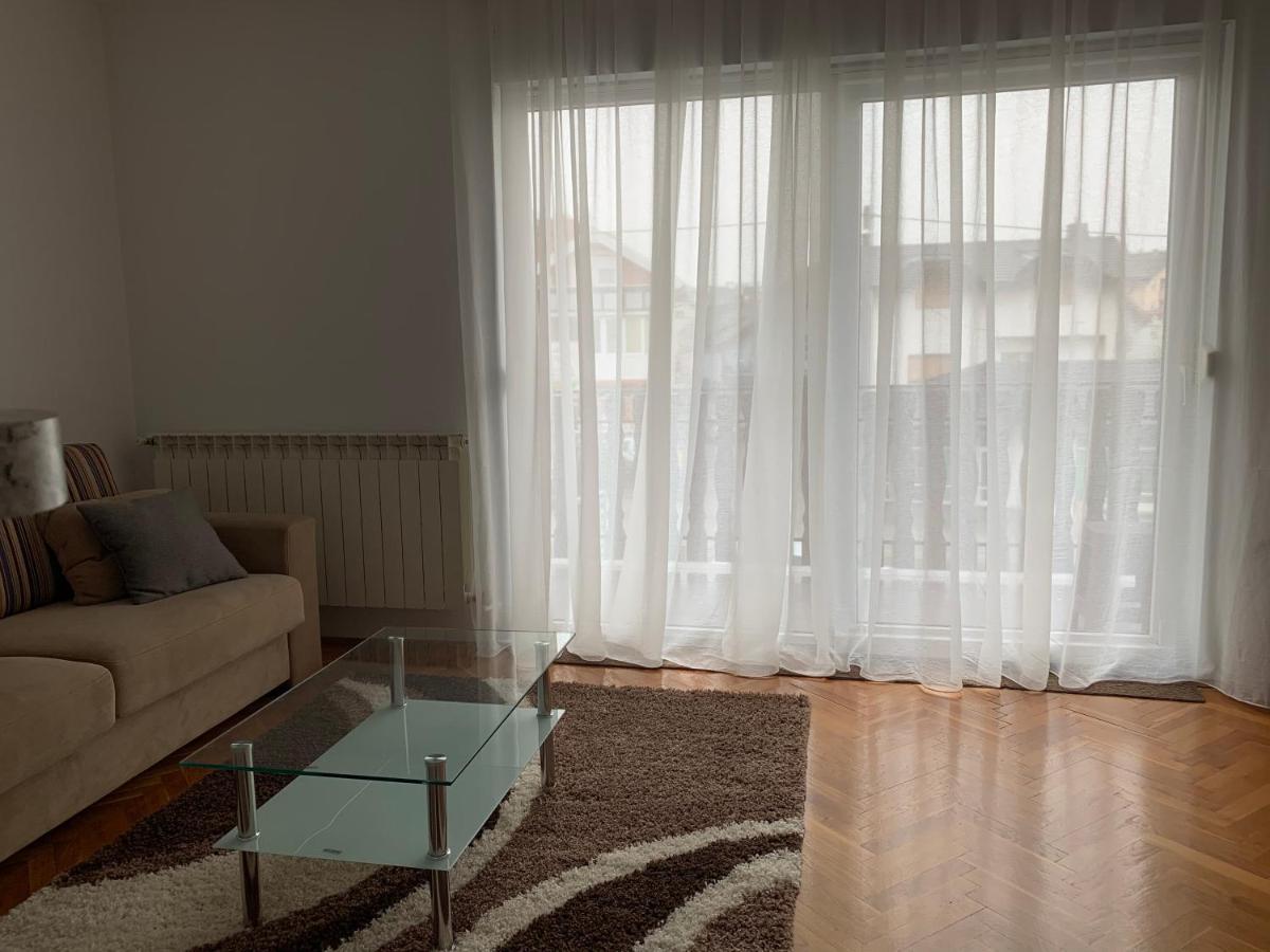 Apartman Madape Сесвете Екстериор снимка
