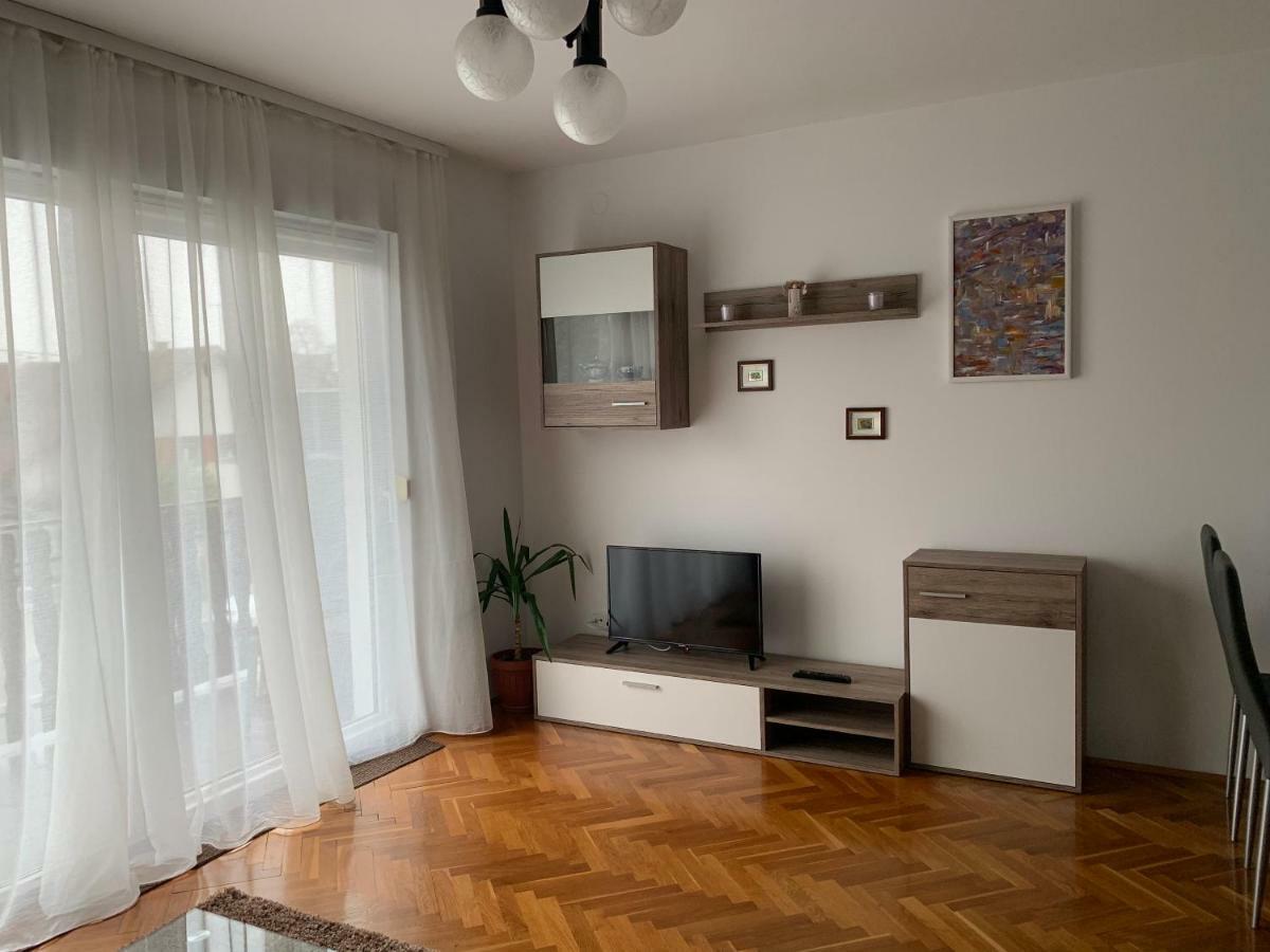 Apartman Madape Apartment Сесвете Екстериор снимка