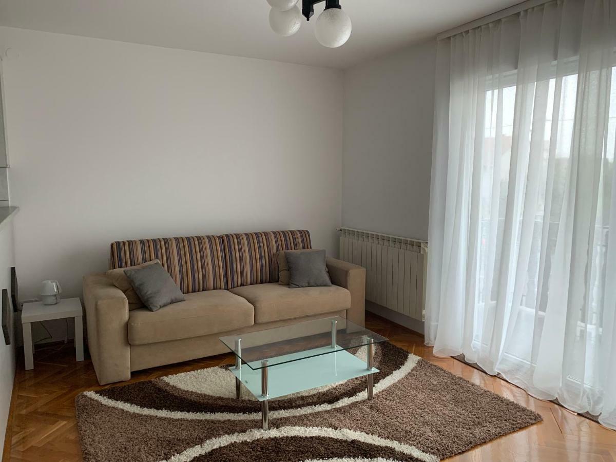 Apartman Madape Сесвете Екстериор снимка