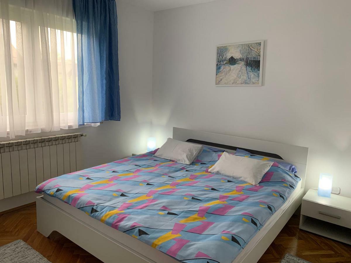 Apartman Madape Сесвете Екстериор снимка